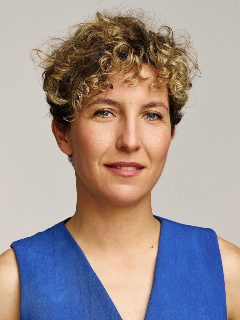 Fotografía retrato en color de María Prendes